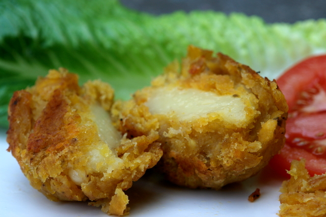 Bolon de verde stuffed with cheese