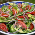Salada Mista de Abacate, Tomate, Alface e Cebola