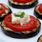 Aperitivo de berinjela e tomate
