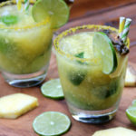 Caipirinha brasileira de abacaxi