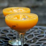 Margarita frozen de manga e maracujá