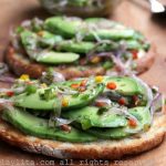 Bruschetta de abacate ou Crostini de abacate