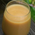 Bebida equatoriana tradicional frutada: colada de avena