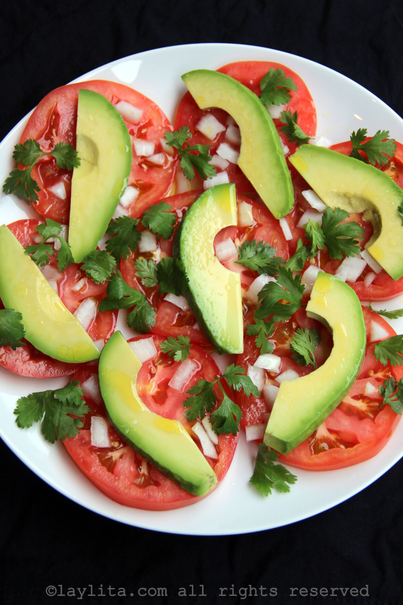 Salada simples de tomate e abacate