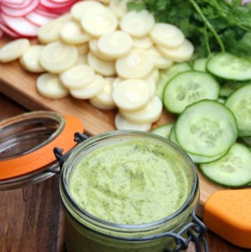 Molho de abacate cremoso para saladas