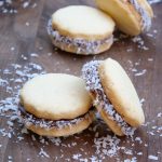 Alfajor ou biscoito argentino recheado de doce de leite