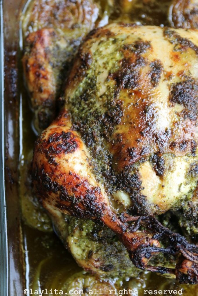 Prepare frango ou peru ao forno com manteiga de chimichurri