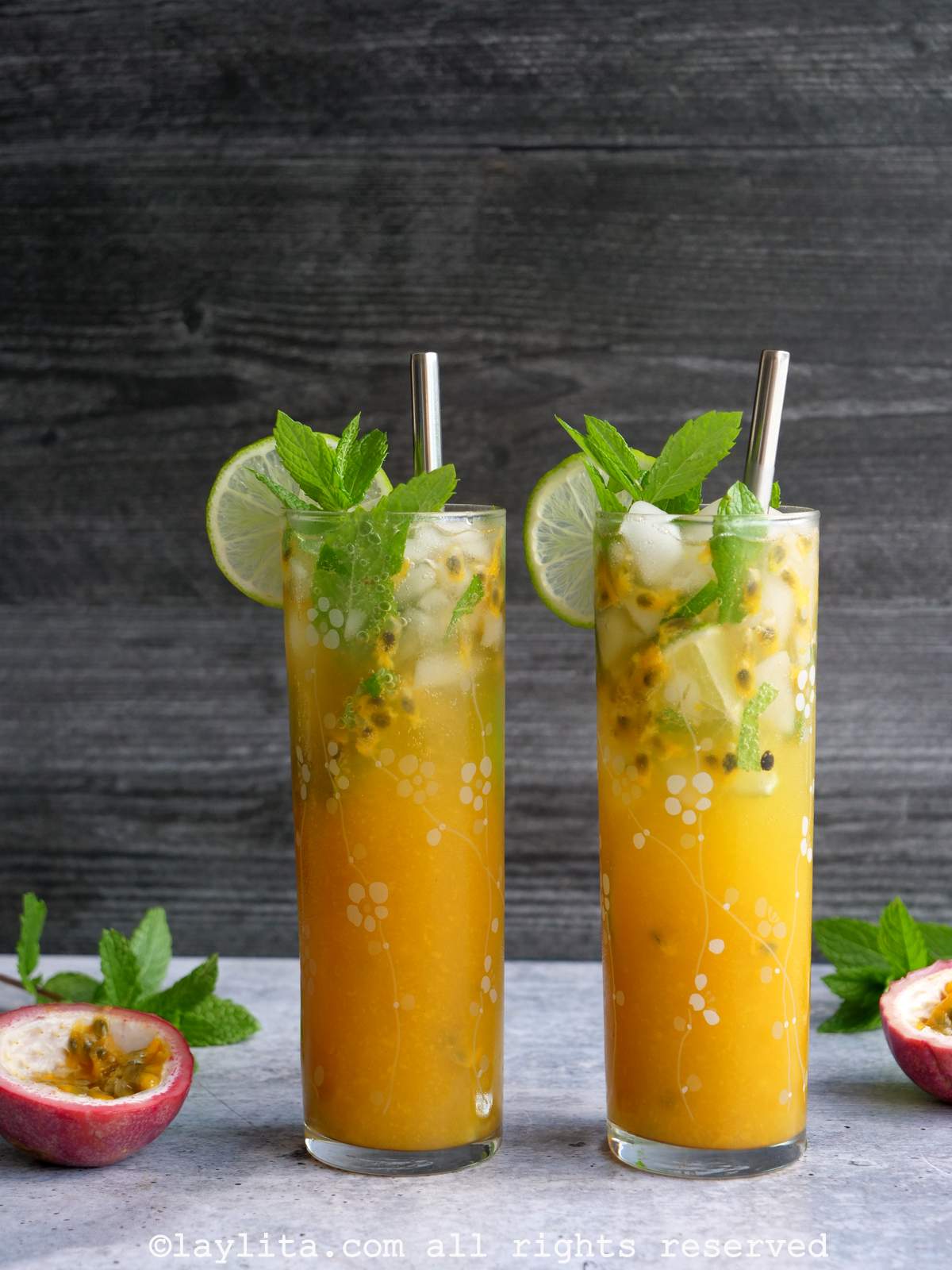 Coqueteis mojitos de maracujá