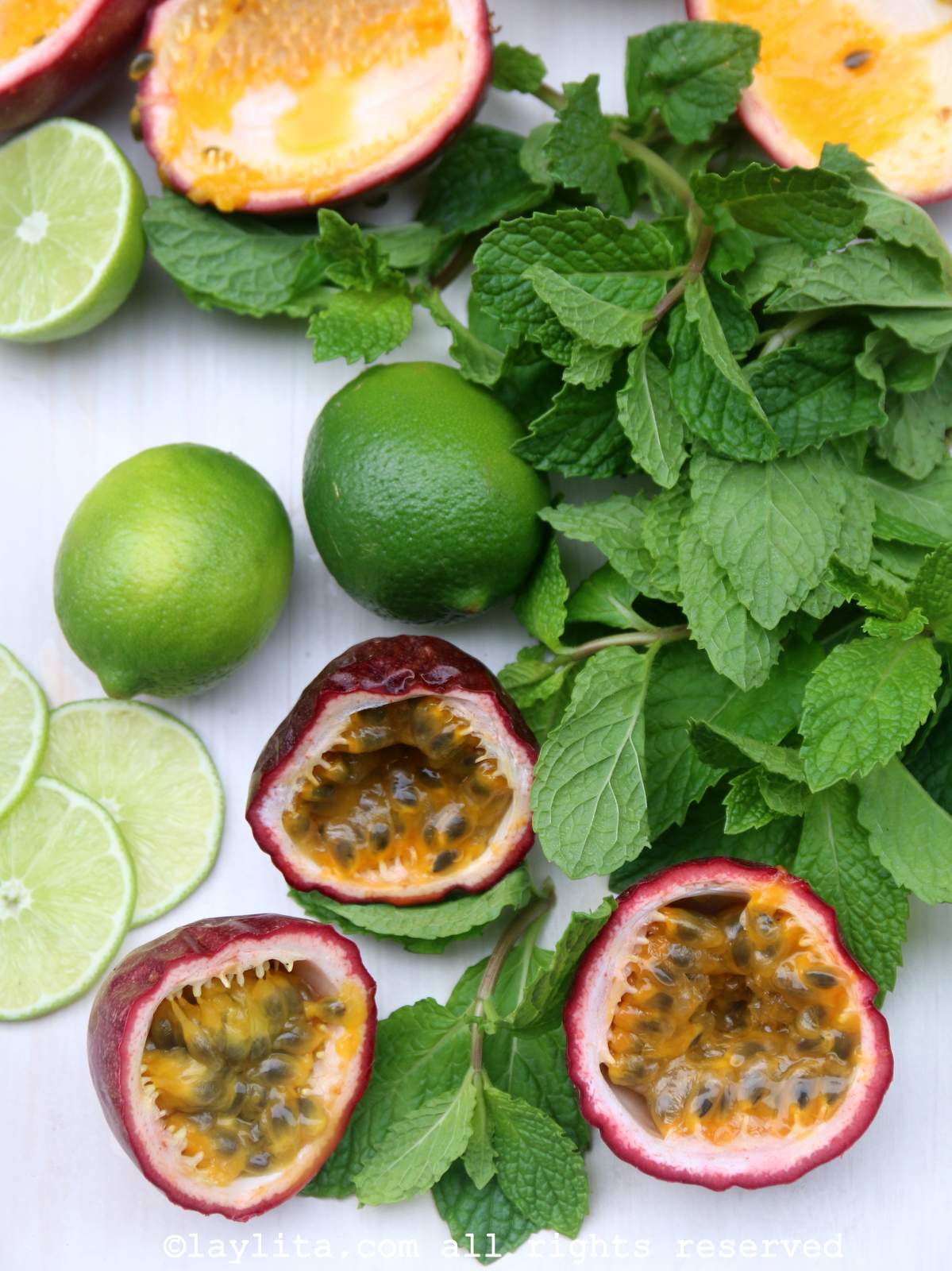 Maracujá roxa, hortelã ou menta, limão