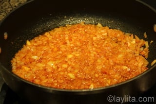 2- Cocine hasta que las cebollas esten suaves