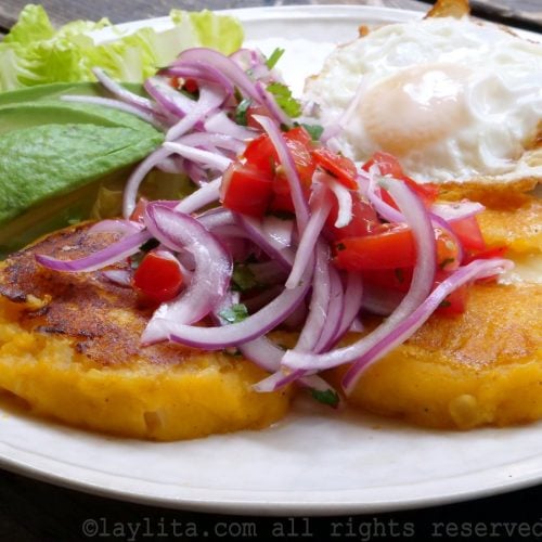 LLapingachos Tortillas de papa rellenas de queso Recetas de Laylita