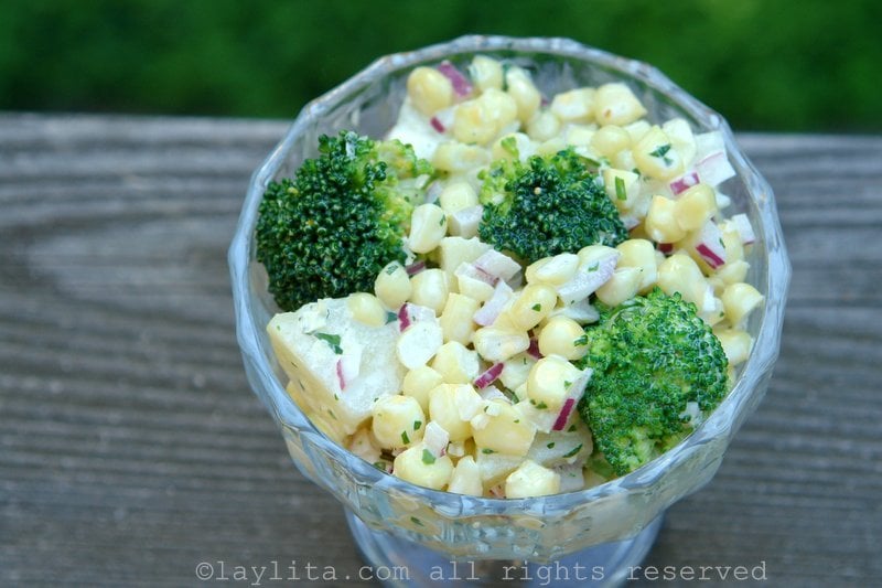 Ensalada de choclo, papas y brócoli - Las recetas de Laylita