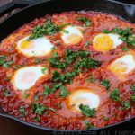 Shakshuka con salchicha merguez