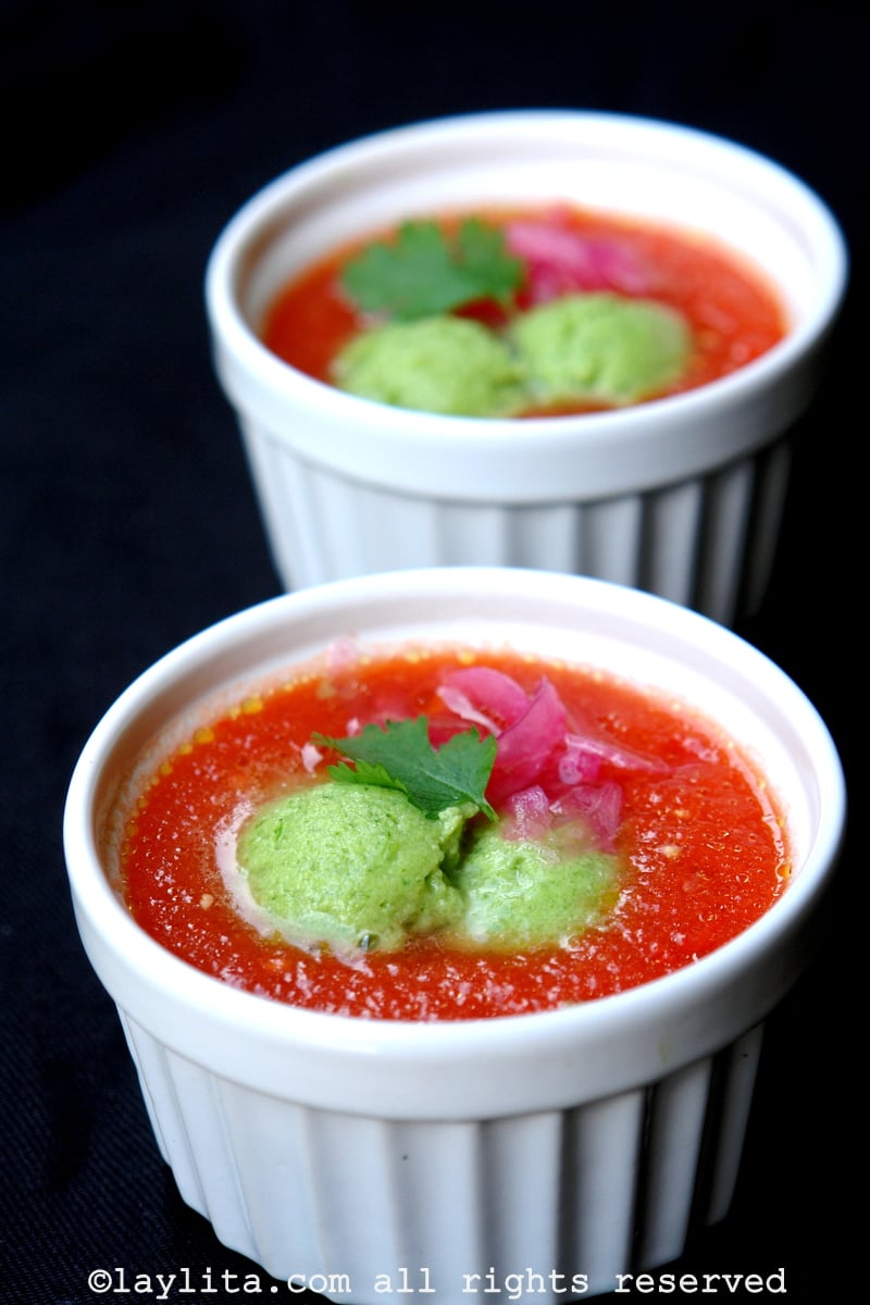 Sopa fría de tomate: Gazpacho {versión fácil sin pan} – Recetas de Laylita