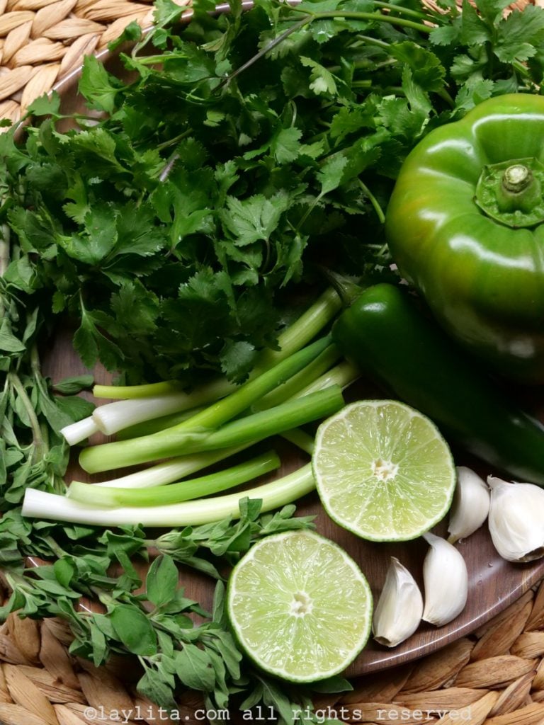 Ingredientes para el chimichurri de cilantro