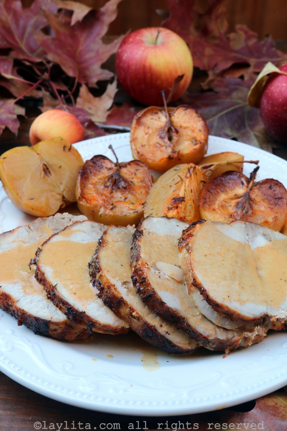 Lomo de cerdo asado con manzanas y sidra
