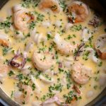 Mariscos al ajillo con vino blanco