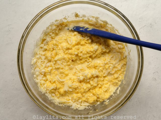 Combinar la masa de maíz con el queso