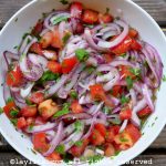 Como hacer el curtido de cebolla con tomate y cilantro