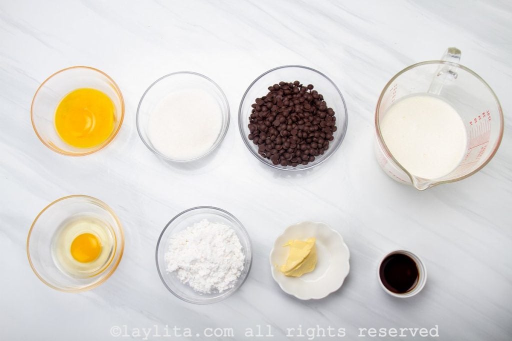 Ingredientes de la crema pastelera y ganache de chocolate para los profiteroles