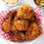 Pollo frito en la freidora de aire