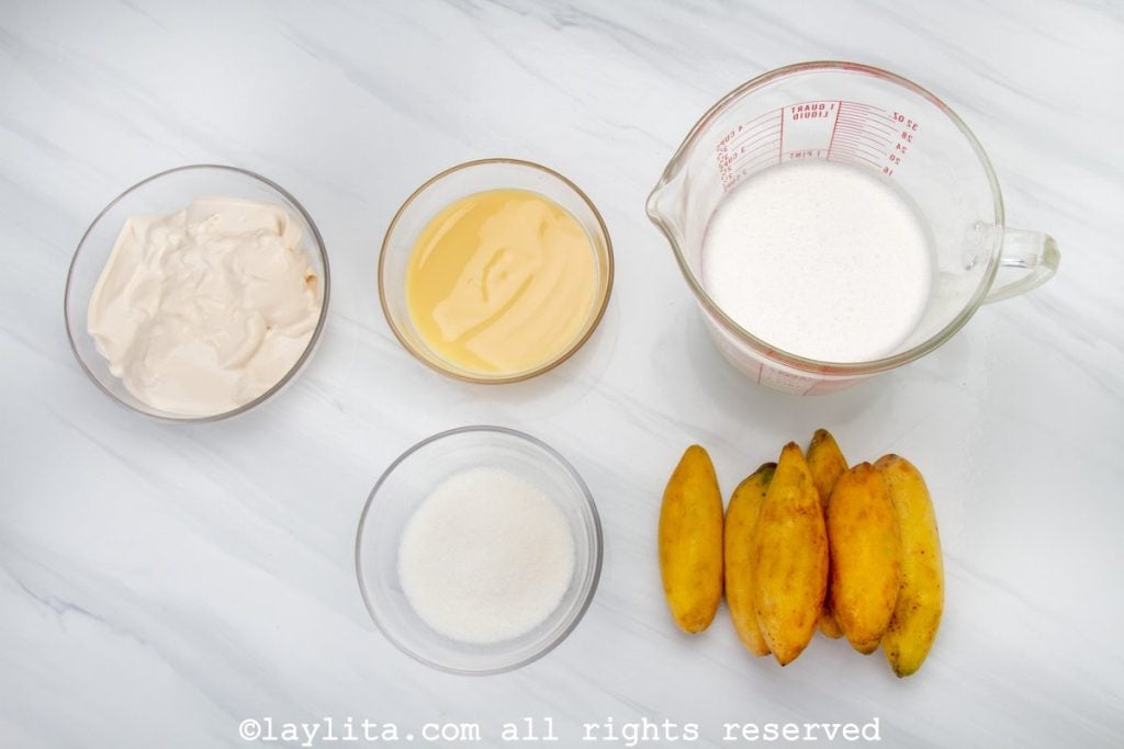 Ingredientes para preparar helados de taxo o curuba
