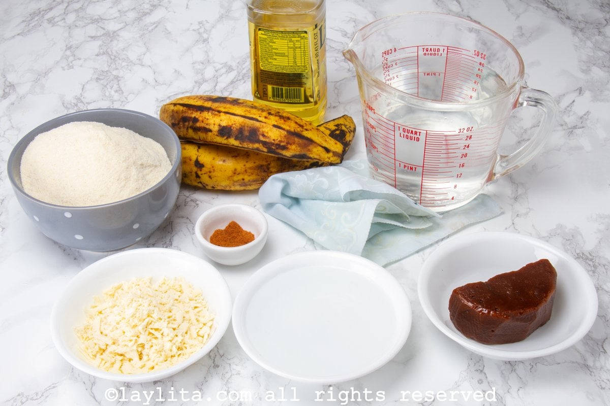 Ingredientes de las mandocas venezolanas en una mesa