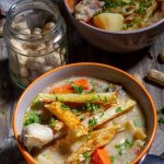 Sopa de maní boliviana