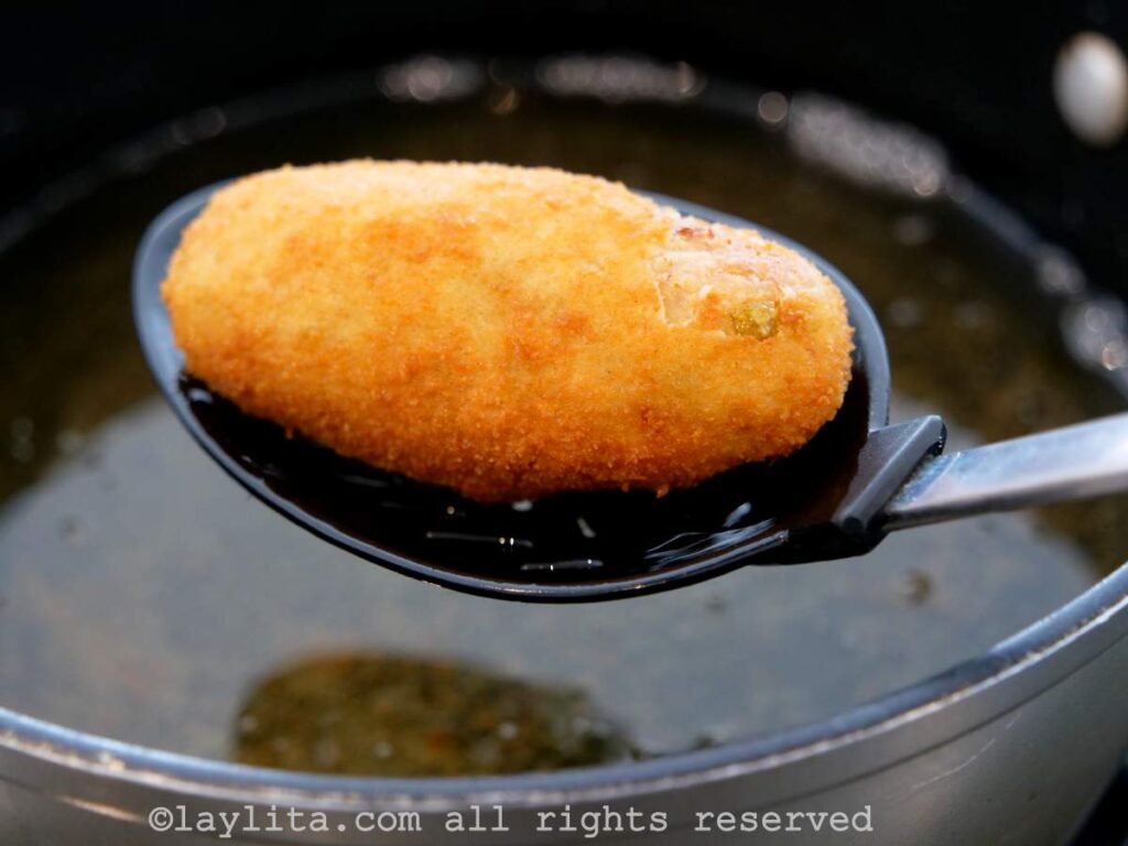 Una croqueta de papa frita