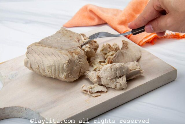Preparación del atun blanco para el pabellón de pescado