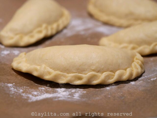 Empanadas caseras recien selladas