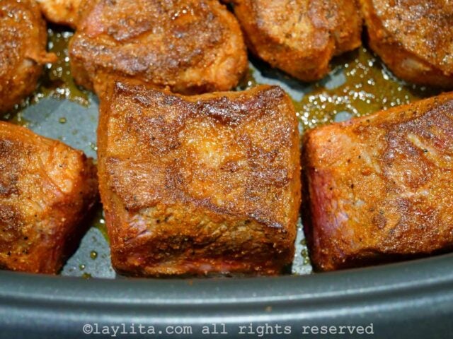 Sellar las costillas de res