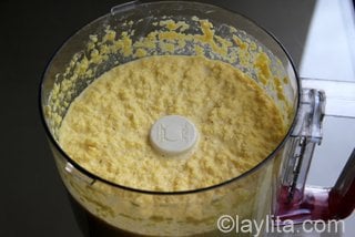 Mezcle bien todos los ingredientes del pastel de humita