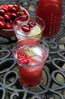 Refrescante bebida de cereza y limon