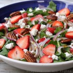 Ensalada de fresas y queso de cabra con rúcula