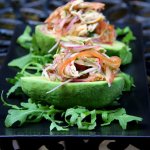 Paltas rellenas o aguacates rellenos con pollo