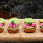Sanduchitos de hornado de chancho con aguacate