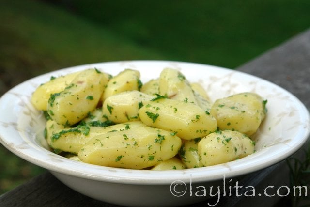 Petites pommes de terre persillées au beurre