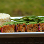 Brochettes de thon grillées à la sauce verte
