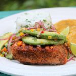 saumon grillé avec salsa d’avocat