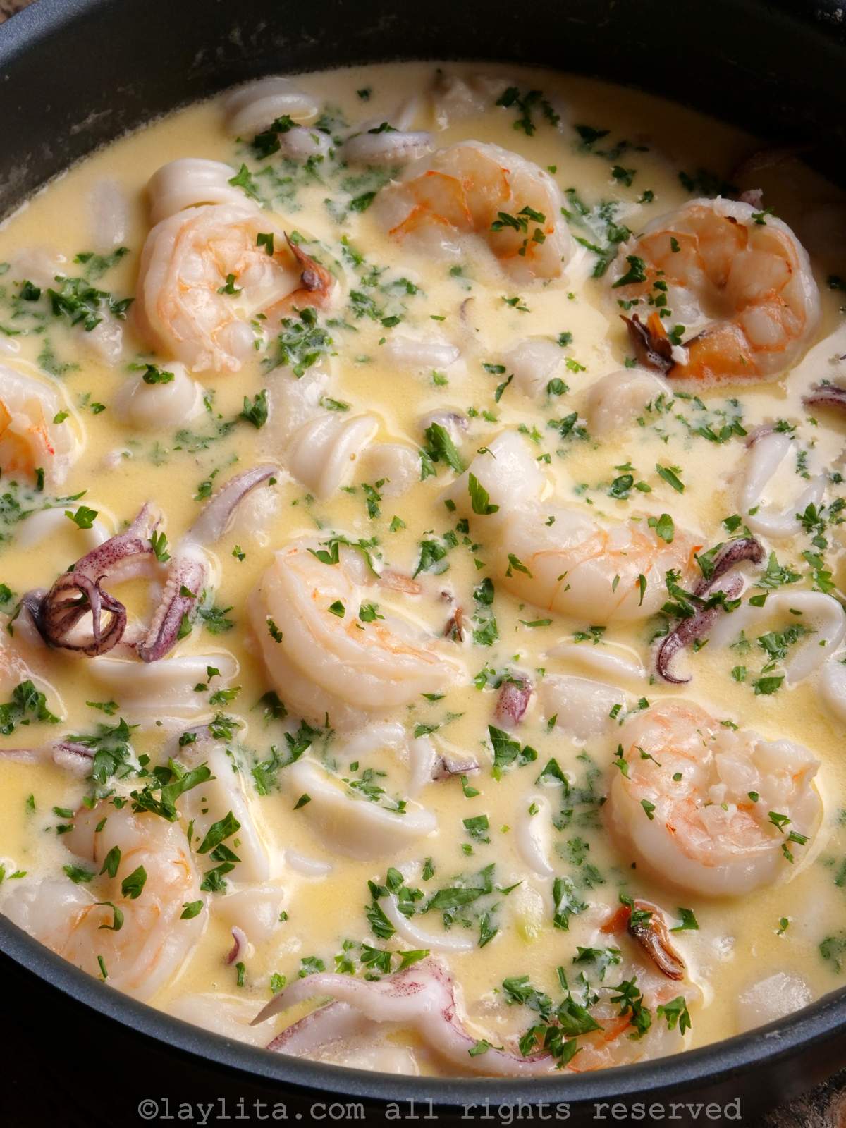 Fruits de mer sautés au vin et à l’ail