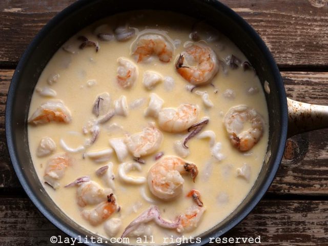 Recette de crevettes, pétoncles de baie et calamars “al ajillo”