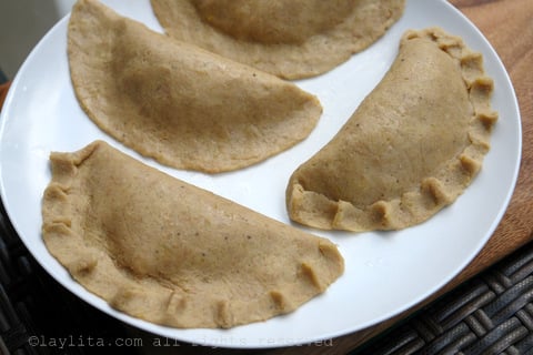 You can also use for fingers to form a curl type seal on the plantain empanadas