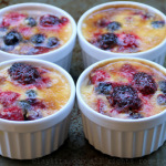 Berries broiled with cream