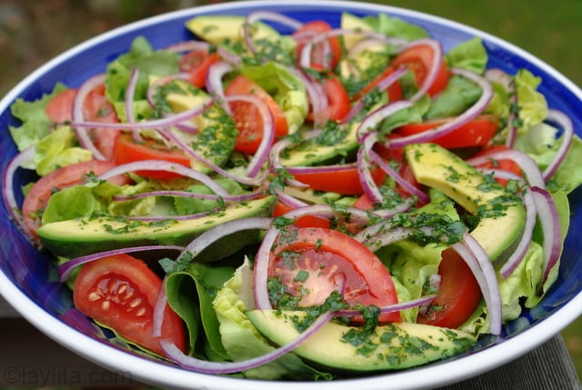 Garden salad with lime cilantro dressing {Ensalada mixta}