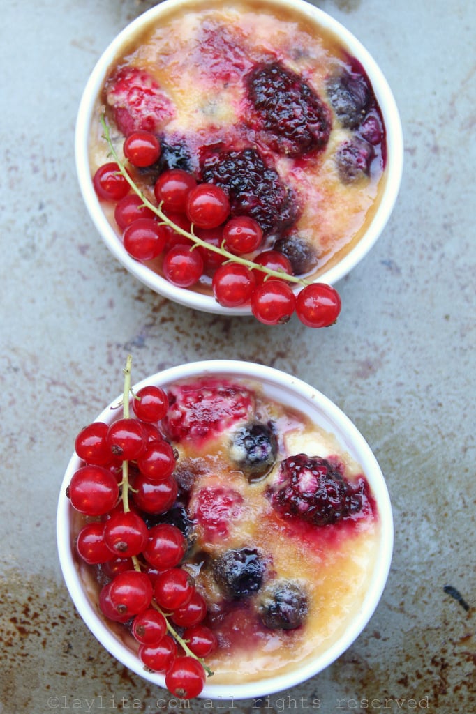 Mixed berries broiled with cream