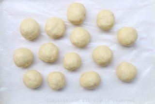 You can either roll out a thin sheet of dough or form the dough into several small balls