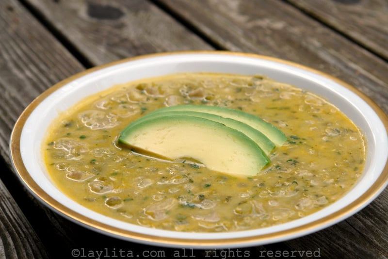 Arvejas con guineo soup with peas and green banana