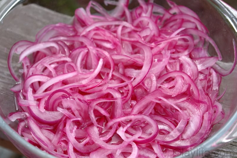 Cebollas encurtidas or pickled onions