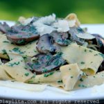 Garlicky mushroom cream sauce with pasta